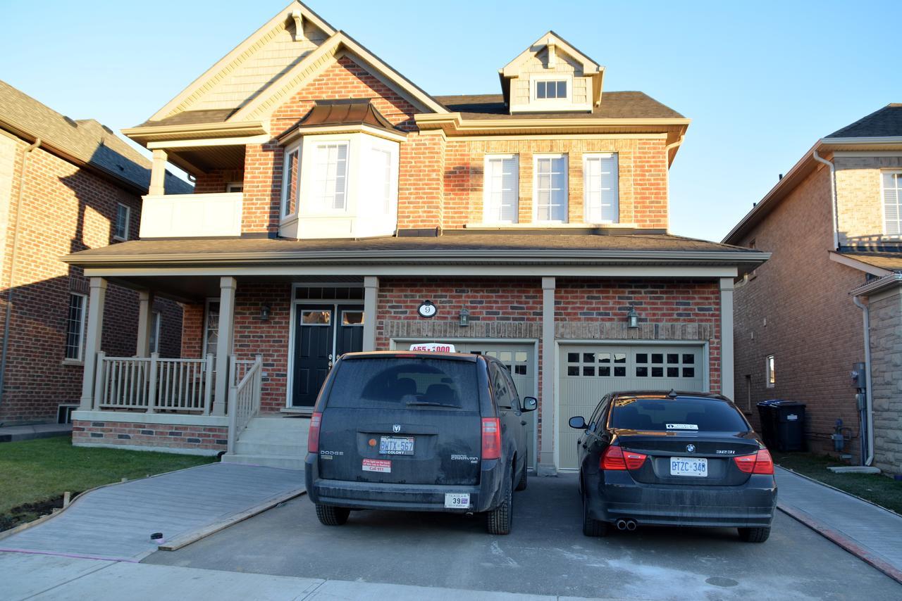 Beautiful And Spacious Basement Apartment Brampton Luaran gambar